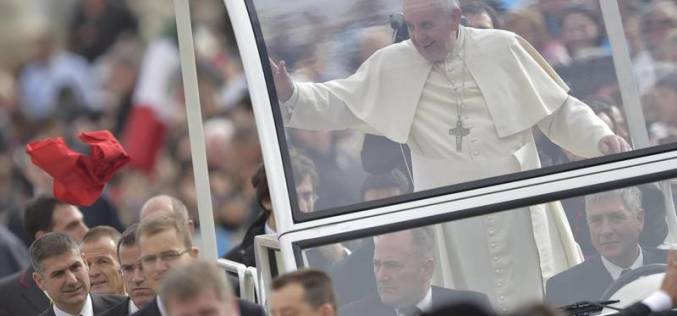 Papa diz que ministério dos bispos é serviço, não prestígio