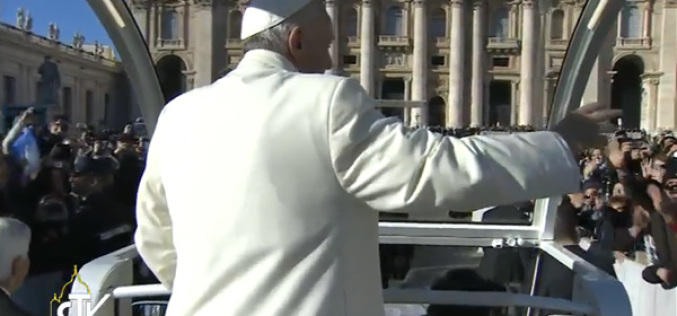 Papa inicia ciclo de catequeses sobre família falando do Sínodo