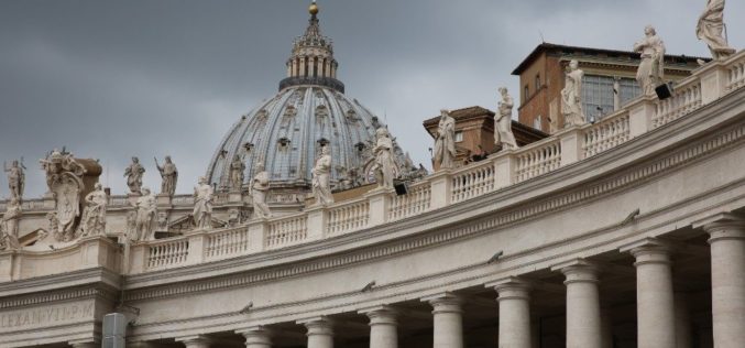 Papa Francisco asina dokumentu tolu ba Protesaun Menoridade nian